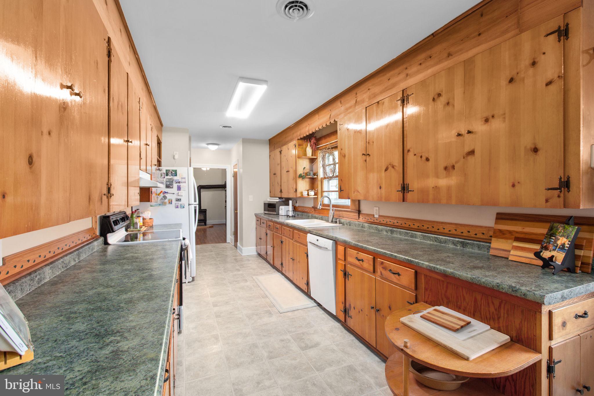 10122 Elys Ford Road Fredericksburg, VA 22407 - Photo 37 of 89 Galley style kitchen