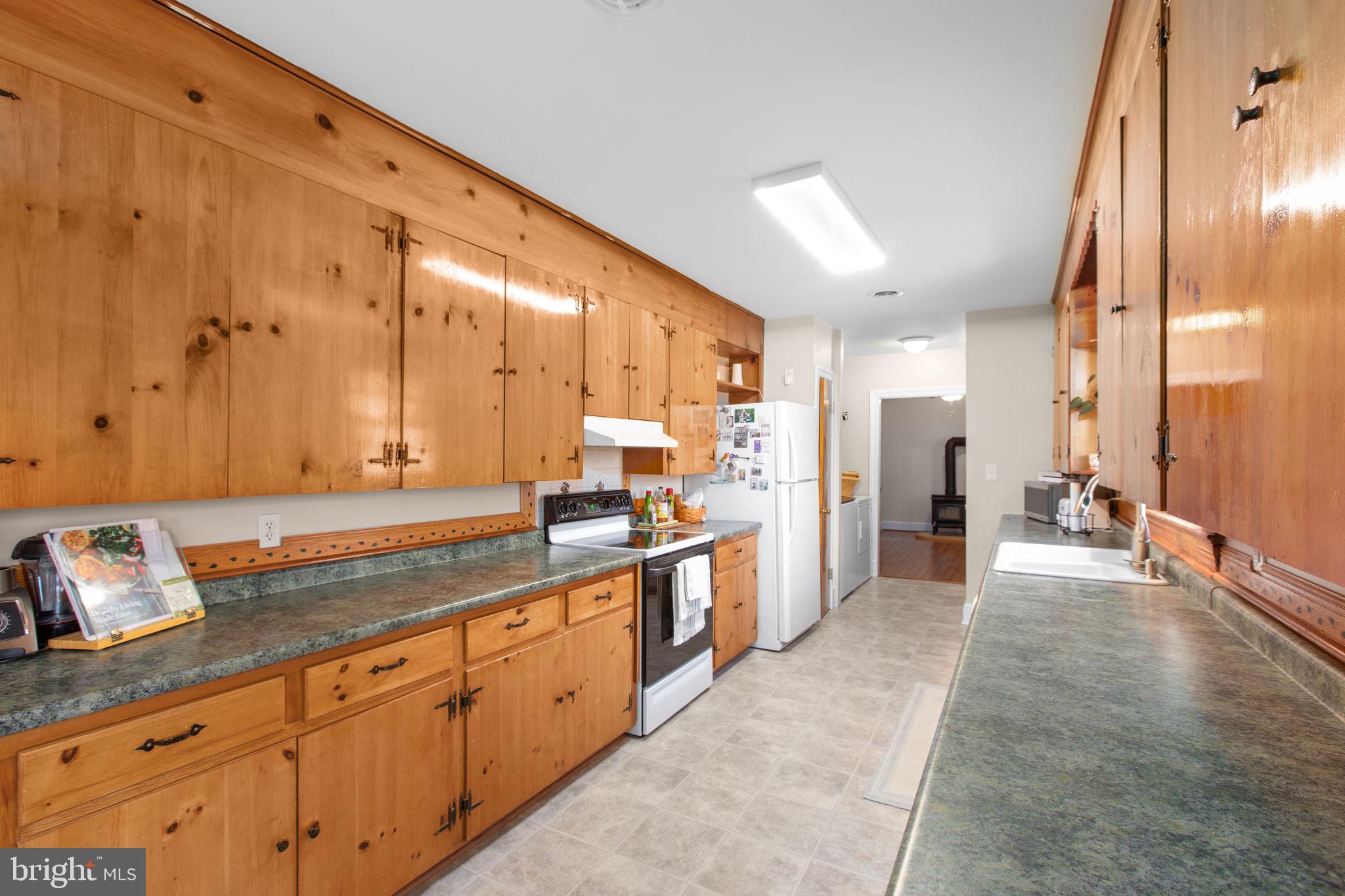 10122 Elys Ford Road Fredericksburg, VA 22407 - Photo 38 of 89 Pine Cabinets