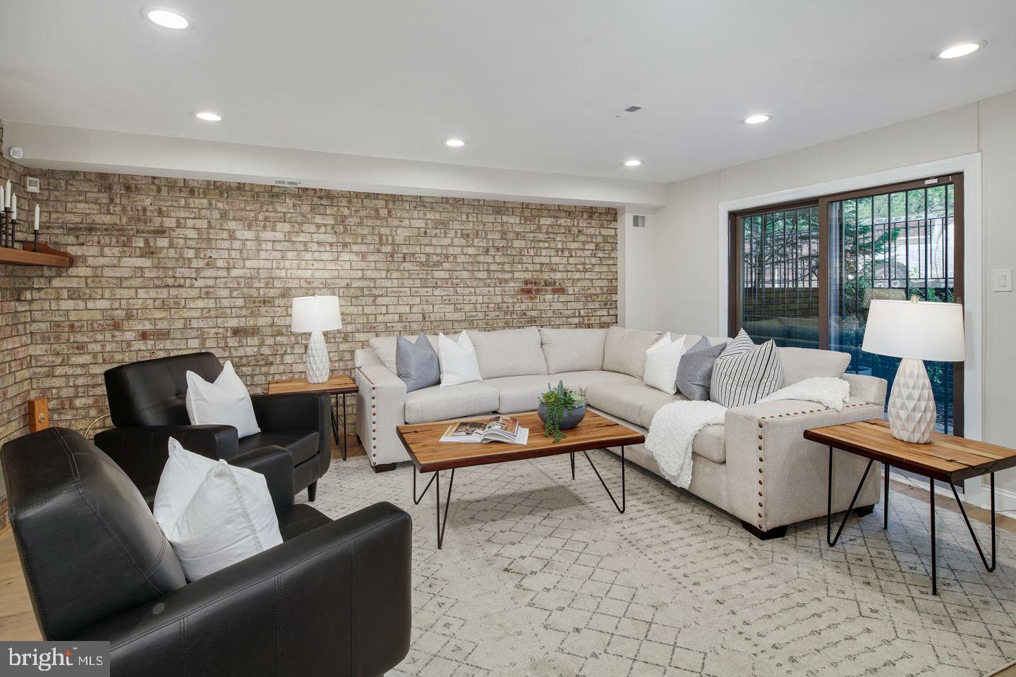 802 Pine Street, Unit A Philadelphia, PA 19147 - Photo 19 of 37 2nd Living Area