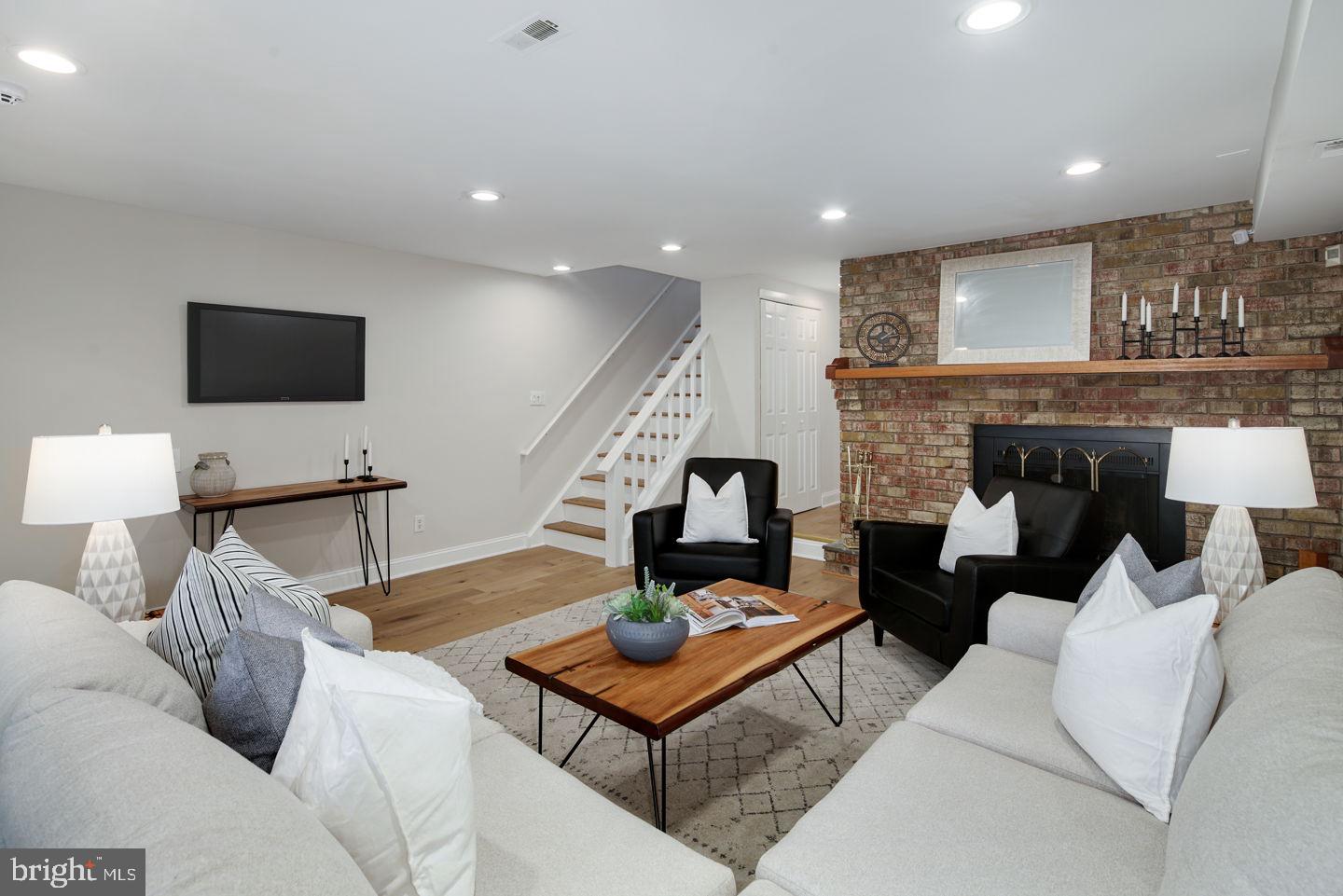 802 Pine Street, Unit A Philadelphia, PA 19147 - Photo 23 of 37 2nd Living Area with Fireplace