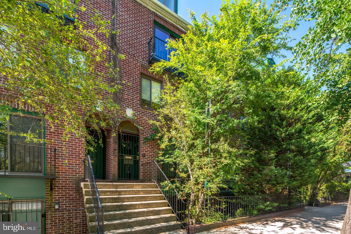 802 Pine Street, Unit A Philadelphia, PA 19147 - Photo 30 of 37 Pine Street Entrance