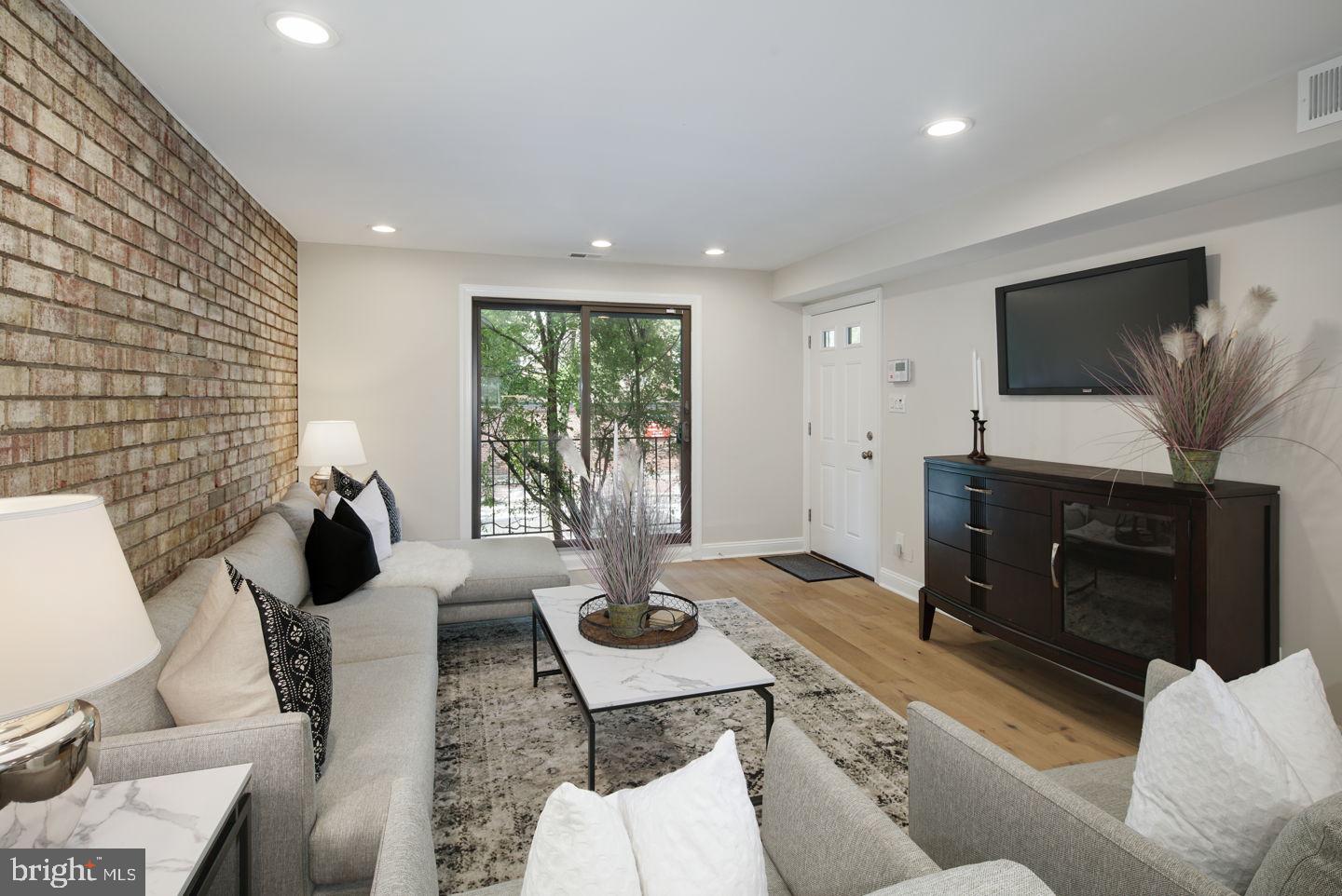 802 Pine Street, Unit A Philadelphia, PA 19147 - Photo 4 of 37