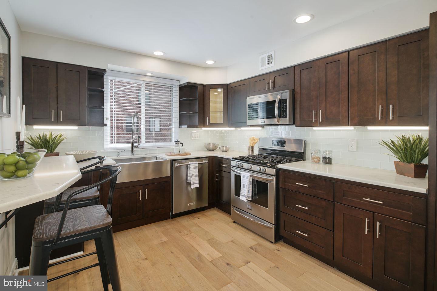 802 Pine Street, Unit A Philadelphia, PA 19147 - Photo 9 of 37