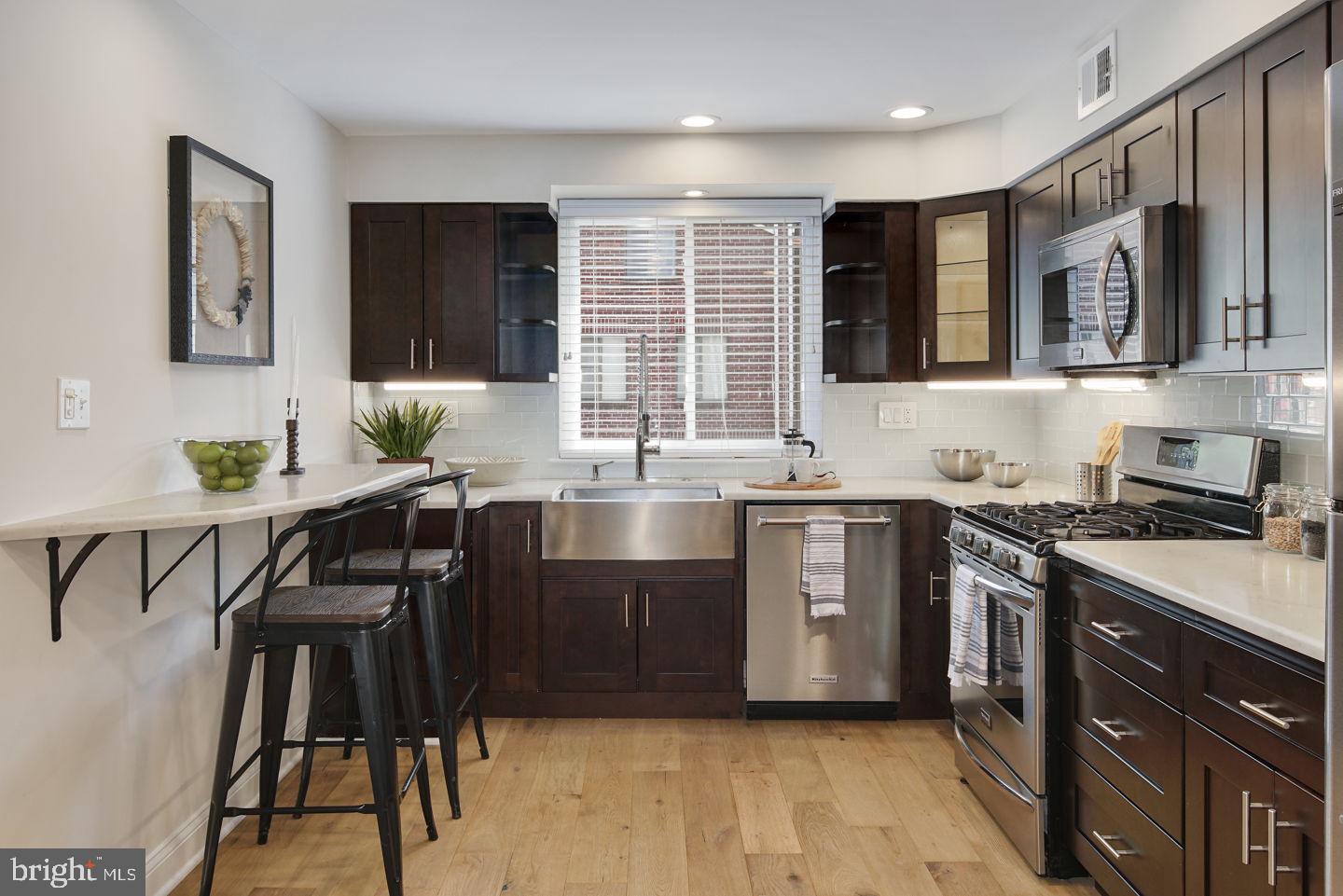 802 Pine Street, Unit A Philadelphia, PA 19147 - Photo 10 of 37