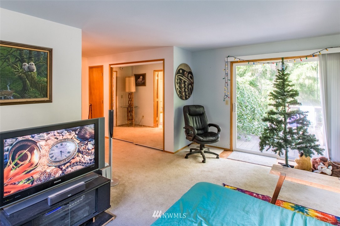 17304 Mulqueen Road Southeast Rainier, WA 98576 - Photo 11 of 19 Gallery Image 11