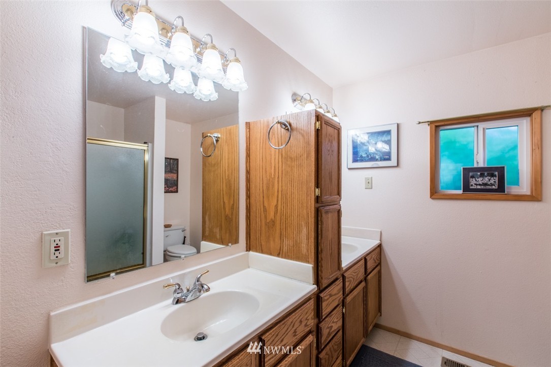 17304 Mulqueen Road Southeast Rainier, WA 98576 - Photo 13 of 19 Gallery Image 13