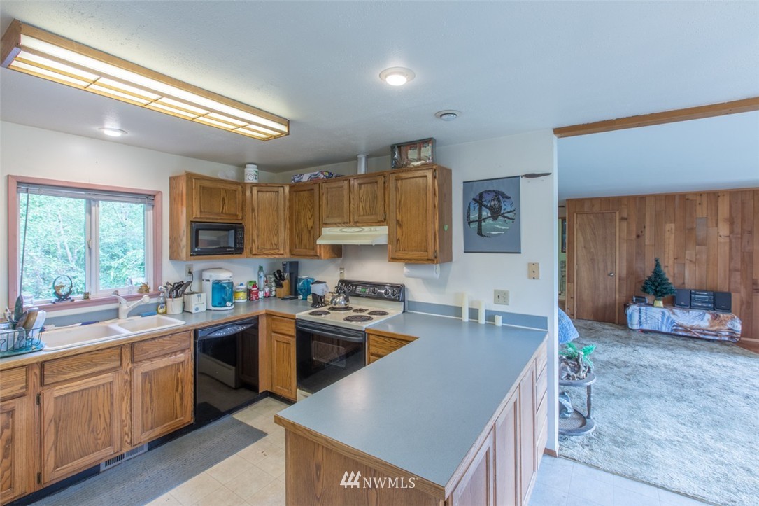 17304 Mulqueen Road Southeast Rainier, WA 98576 - Photo 9 of 19 Gallery Image 9