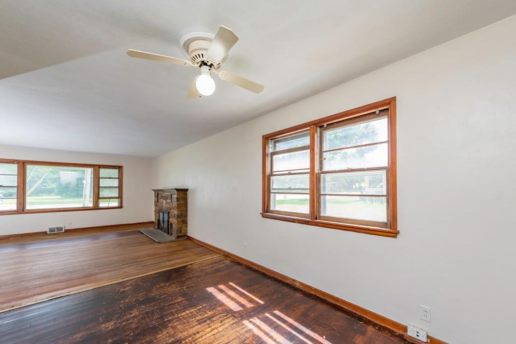 618 North Oplaine Road Waukegan, IL 60085 - Photo 8 of 30 Gallery Image 8