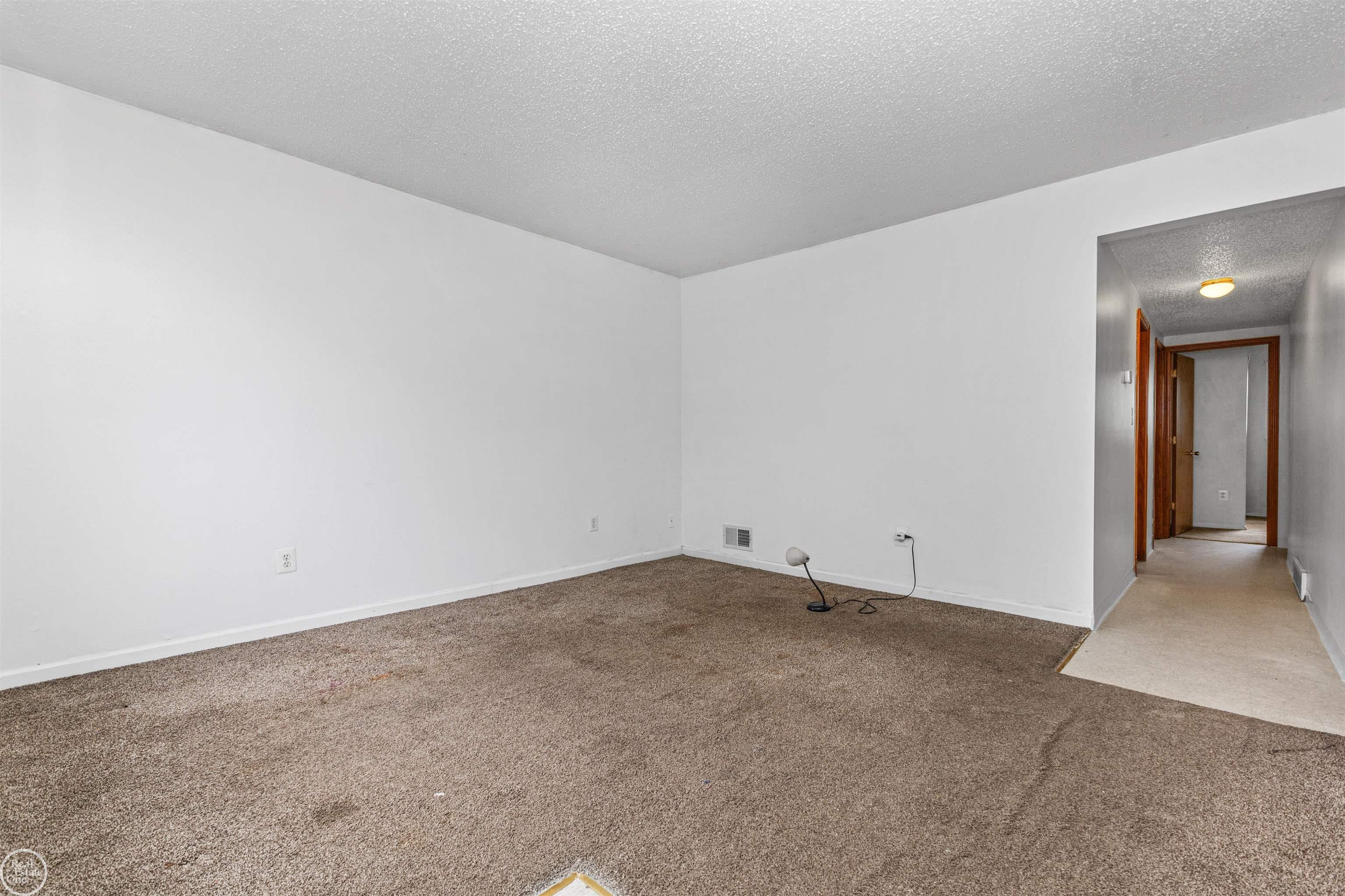 6793 Prospect Avenue Warren, MI 48091 - Photo 4 of 39