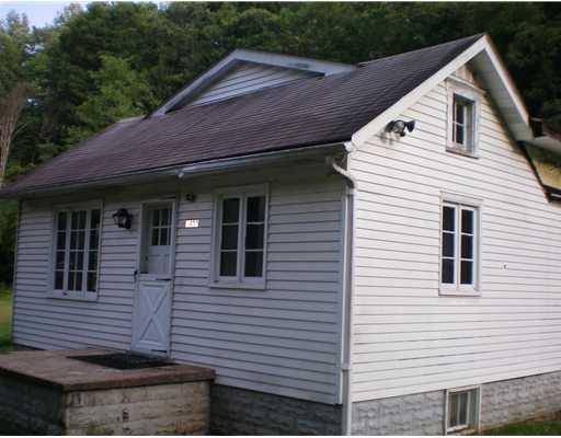 1400 Round Hill Road Elizabeth, PA 15037 - Photo 3 of 18 Exterior Front.