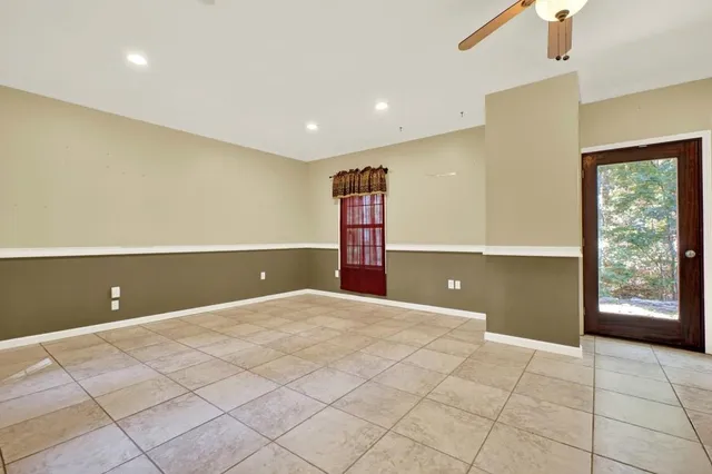 a view of a yard with plants