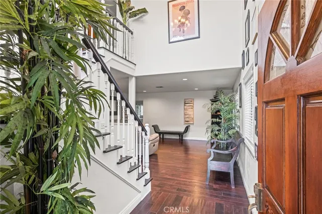 a view of entryway with outdoor area