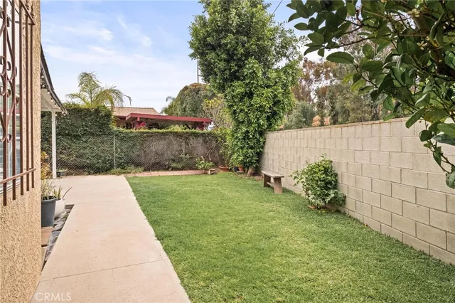 a picture of a bench in front of a mirror