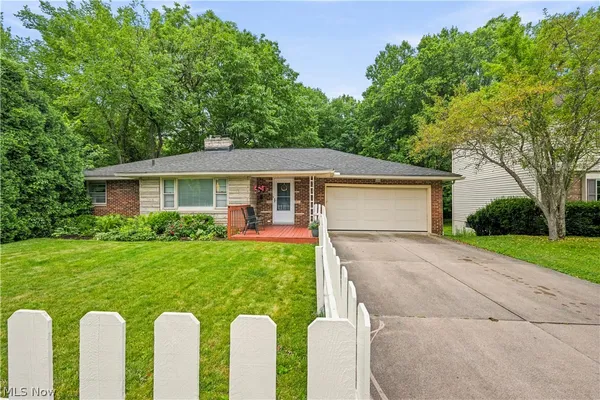 $300,000 | 646 Palisades Drive, Akron, OH 44303