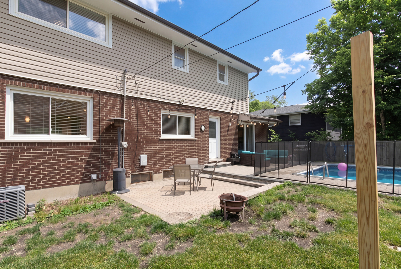 2005 Cayuga Lane Mount Prospect, IL 60056 - Photo 23 of 28 a view of a backyard with a patio