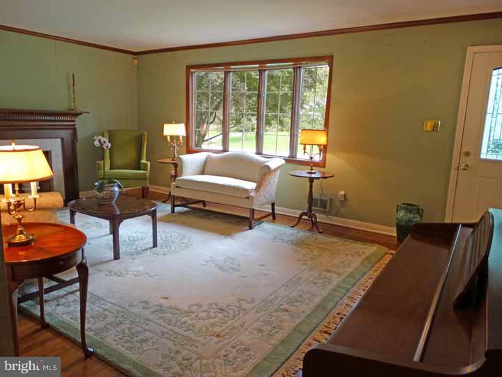 1188 West Valley Road Wayne, PA 19087 - Photo 14 of 25 Living Room