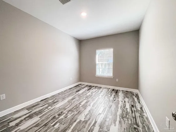 $1,695 | 5170 Burlington Avenue, Pensacola, FL 32505