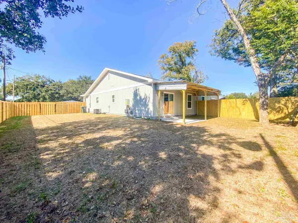 $1,695 | 5170 Burlington Avenue, Pensacola, FL 32505