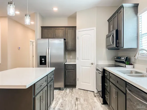 $1,695 | 5170 Burlington Avenue, Pensacola, FL 32505