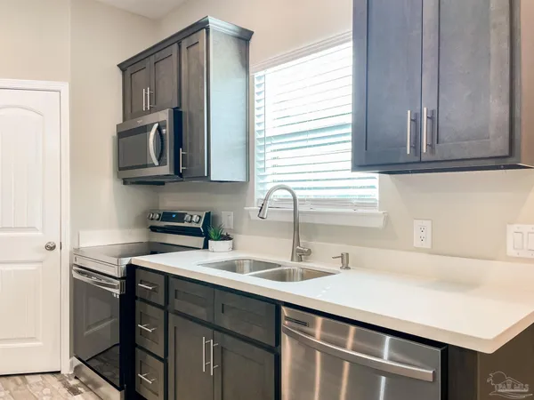 $1,695 | 5170 Burlington Avenue, Pensacola, FL 32505