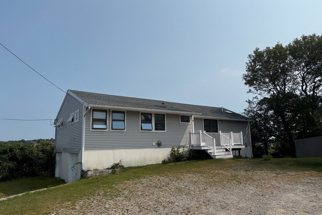 a view of a house with backyard