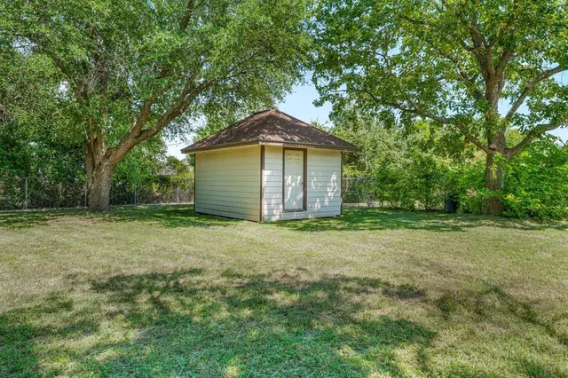 a house view with a outdoor space