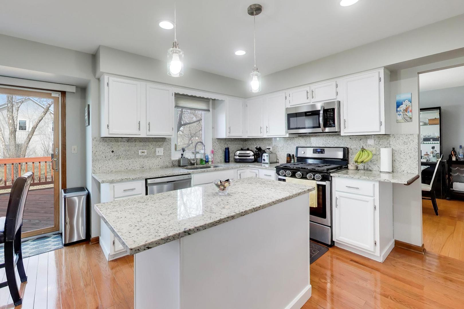 1075 Longford Road Bartlett, IL 60103 - Photo 12 of 53