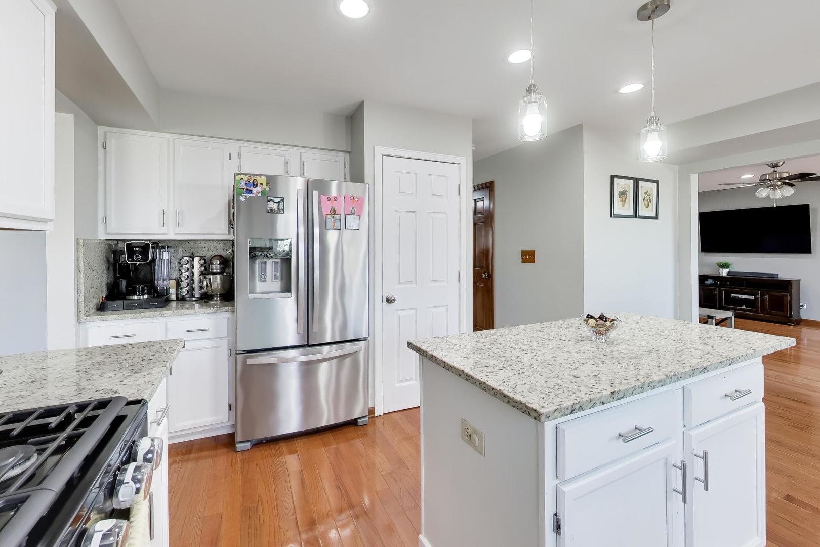 1075 Longford Road Bartlett, IL 60103 - Photo 14 of 53