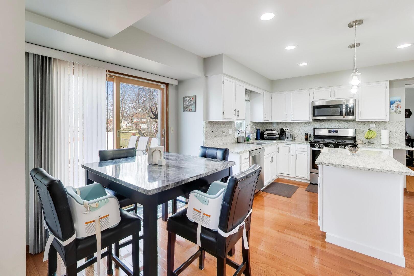 1075 Longford Road Bartlett, IL 60103 - Photo 14 of 53