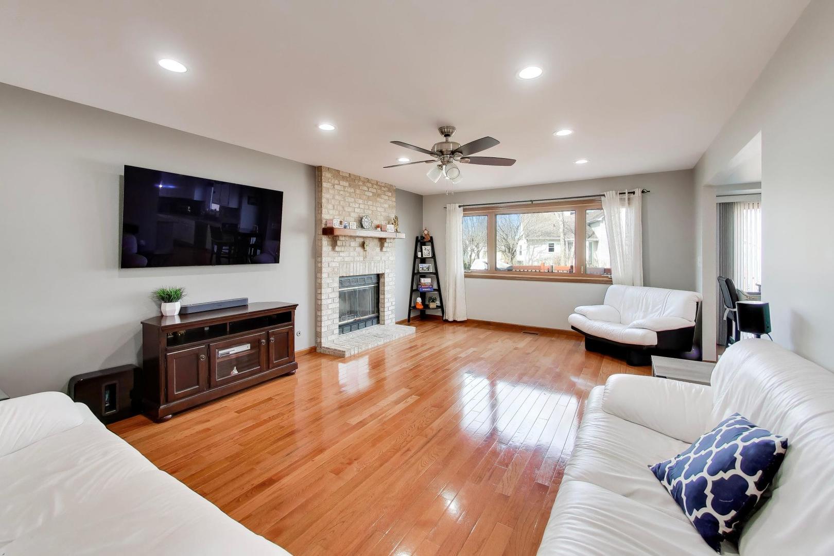 1075 Longford Road Bartlett, IL 60103 - Photo 15 of 53