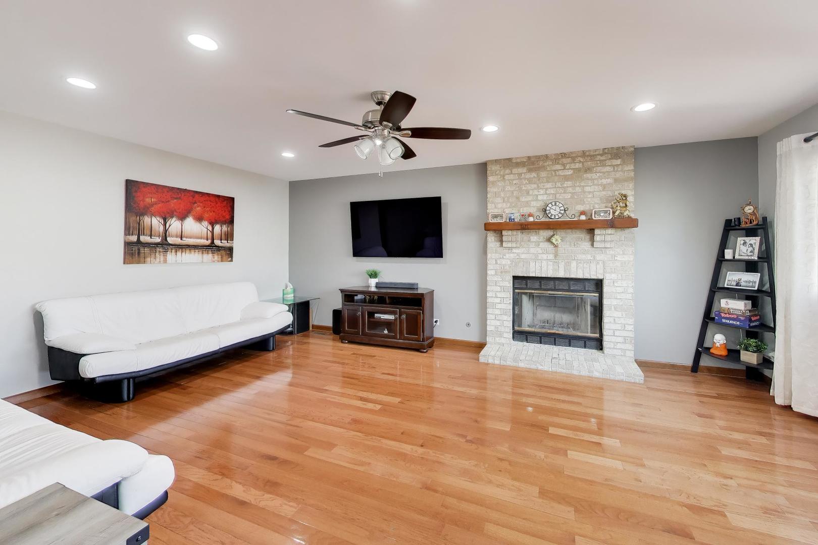 1075 Longford Road Bartlett, IL 60103 - Photo 17 of 53