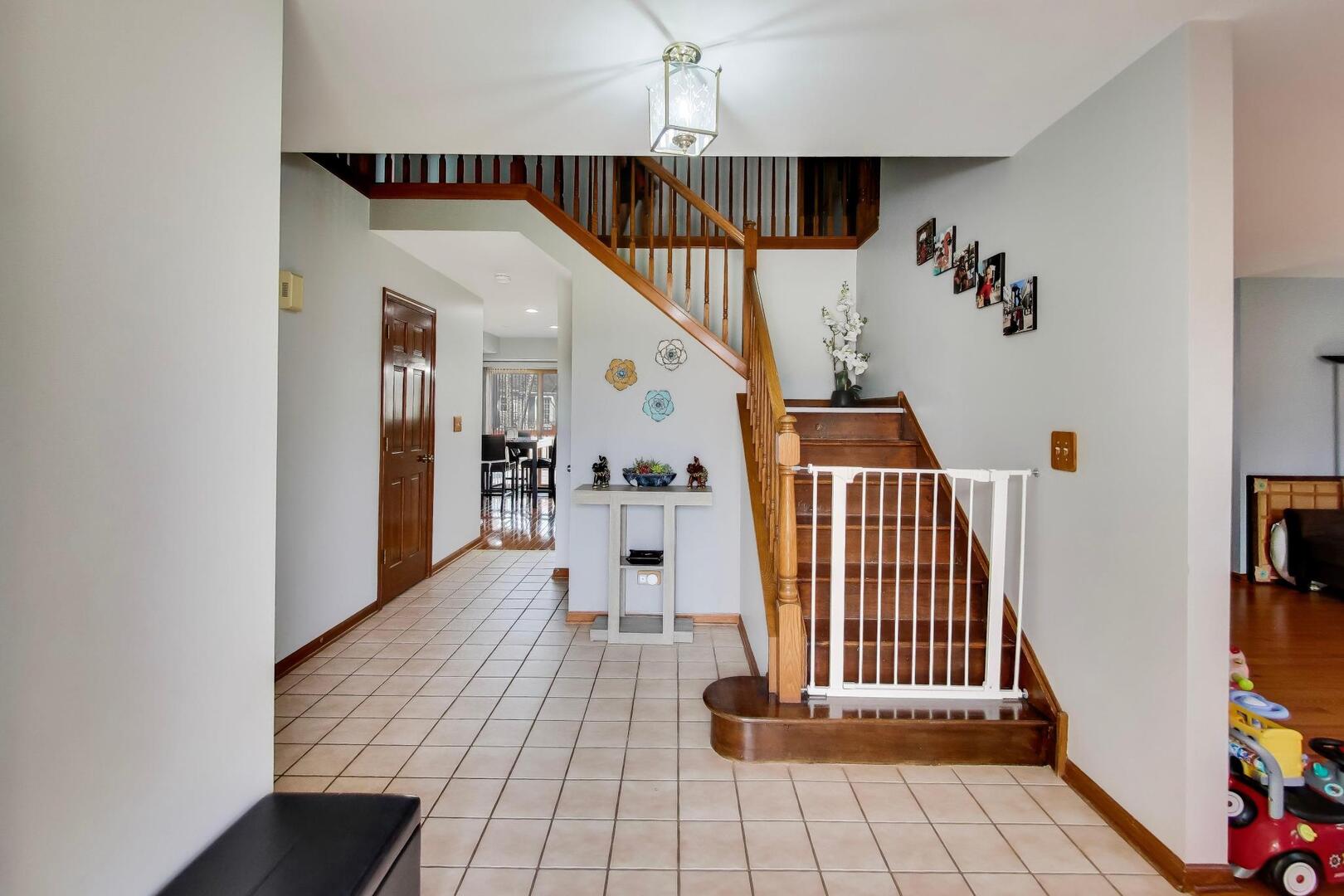 1075 Longford Road Bartlett, IL 60103 - Photo 4 of 53