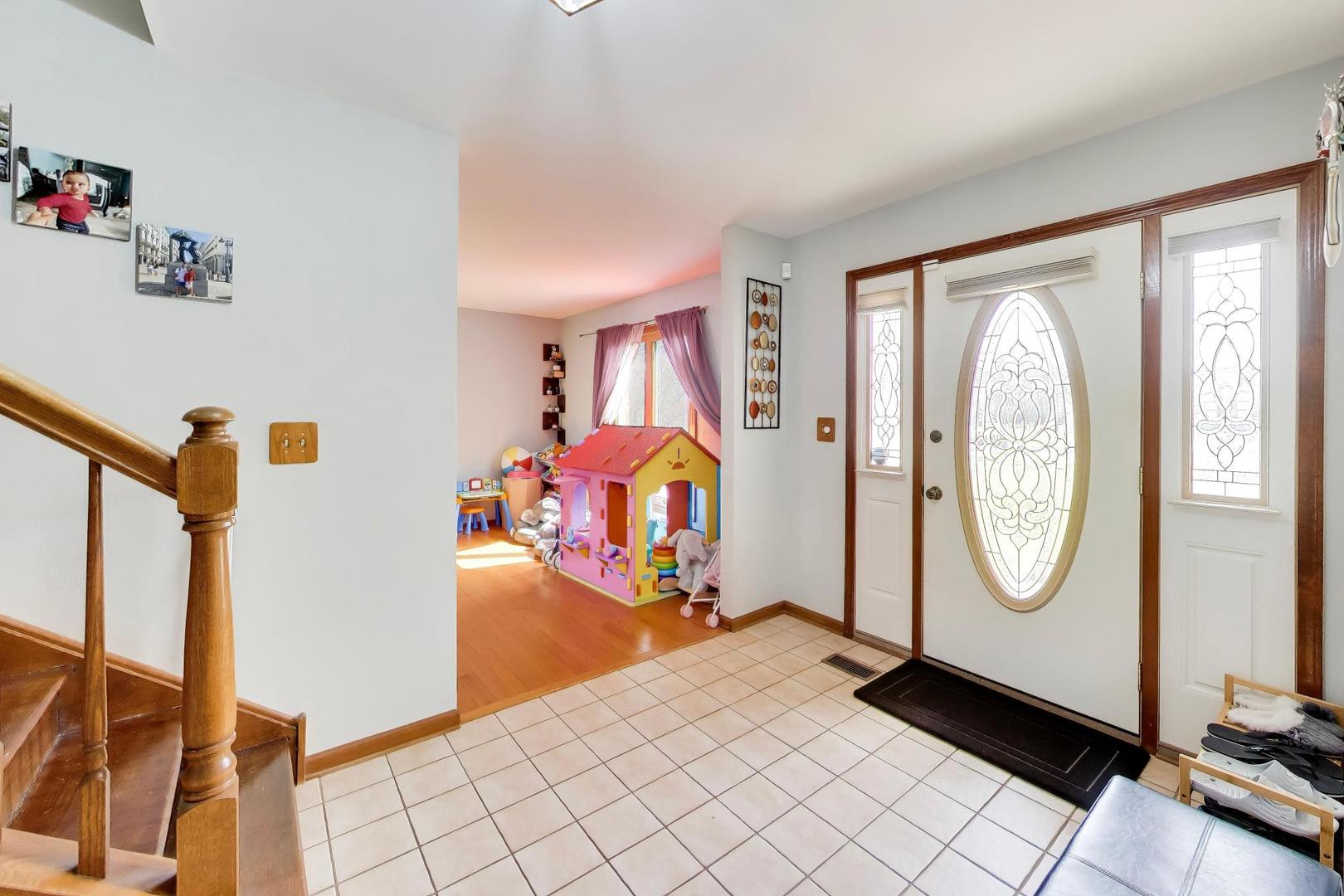 1075 Longford Road Bartlett, IL 60103 - Photo 5 of 53