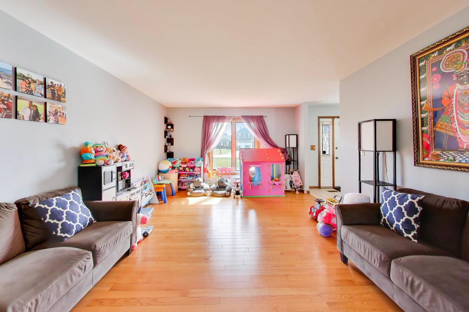 1075 Longford Road Bartlett, IL 60103 - Photo 8 of 53