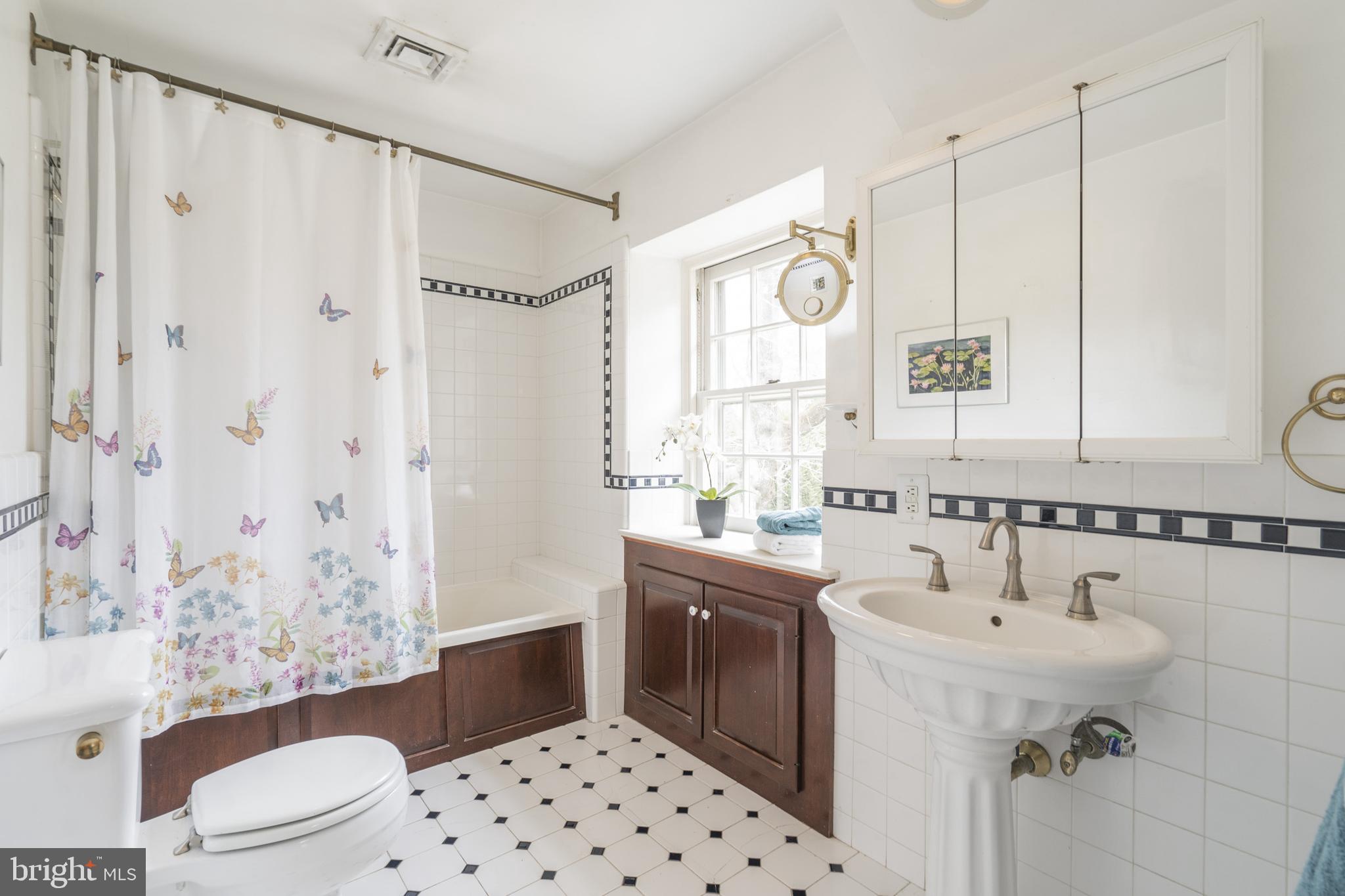 279 South Warner Road Wayne, PA 19087 - Photo 22 of 52 Main bath with tub shower