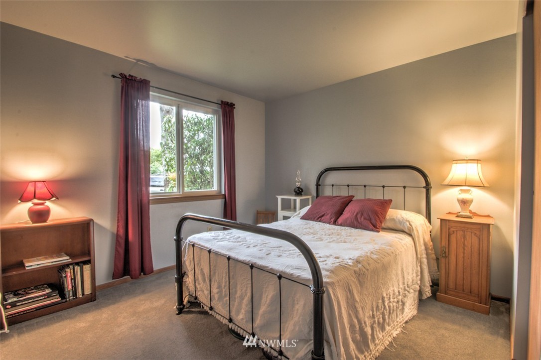 4133 Northeast 17th Street Renton, WA 98059 - Photo 11 of 18