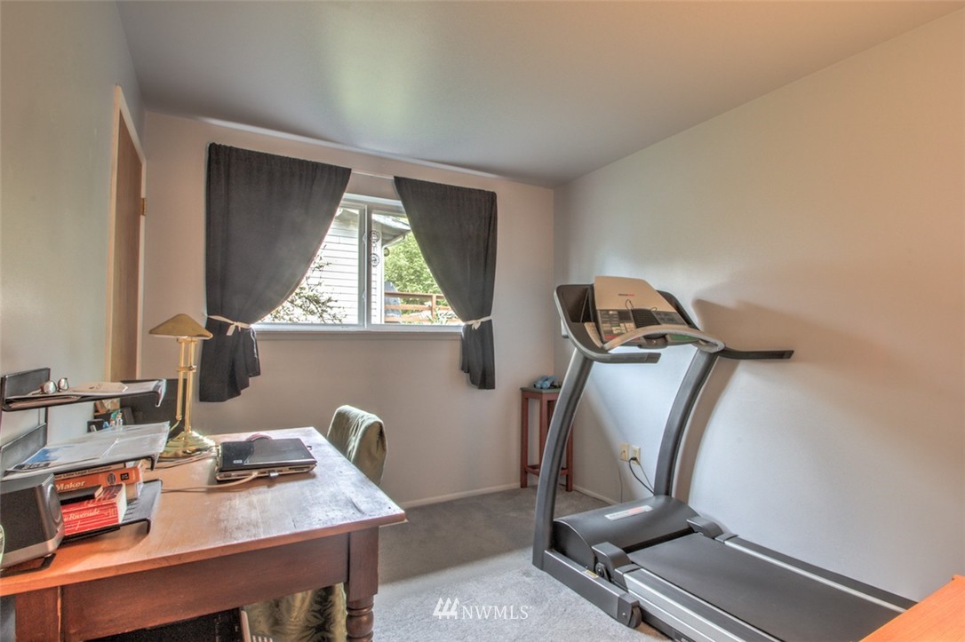 4133 Northeast 17th Street Renton, WA 98059 - Photo 12 of 18