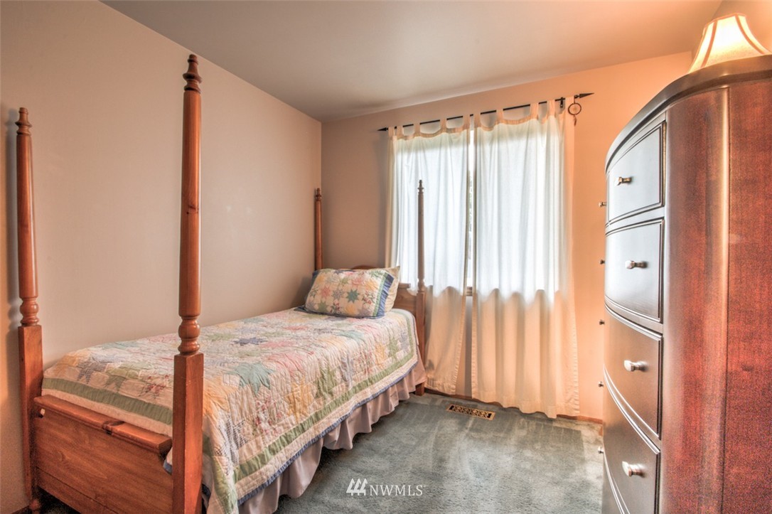 4133 Northeast 17th Street Renton, WA 98059 - Photo 13 of 18