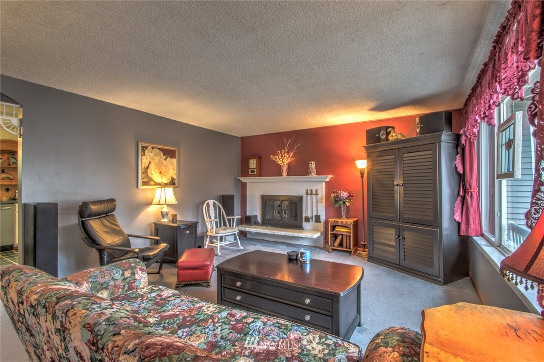 4133 Northeast 17th Street Renton, WA 98059 - Photo 3 of 18
