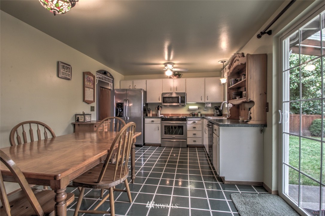 4133 Northeast 17th Street Renton, WA 98059 - Photo 4 of 18