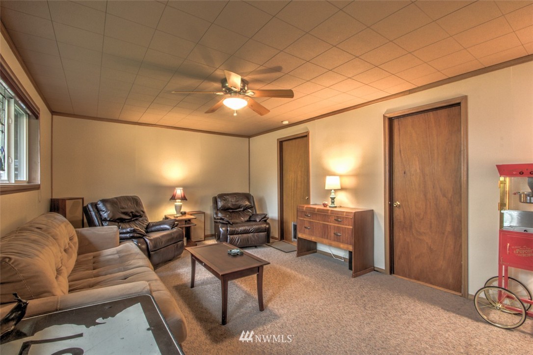4133 Northeast 17th Street Renton, WA 98059 - Photo 6 of 18