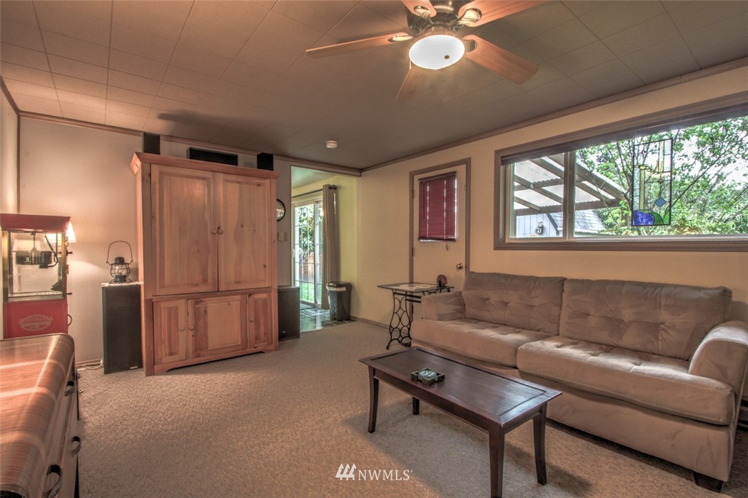 4133 Northeast 17th Street Renton, WA 98059 - Photo 7 of 18