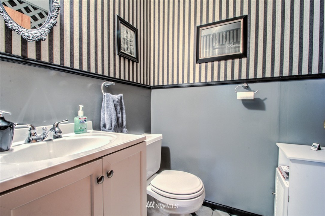 4133 Northeast 17th Street Renton, WA 98059 - Photo 8 of 18