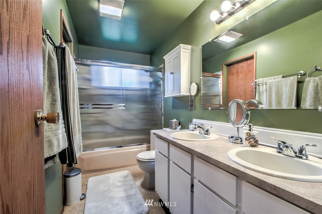 4133 Northeast 17th Street Renton, WA 98059 - Photo 10 of 18
