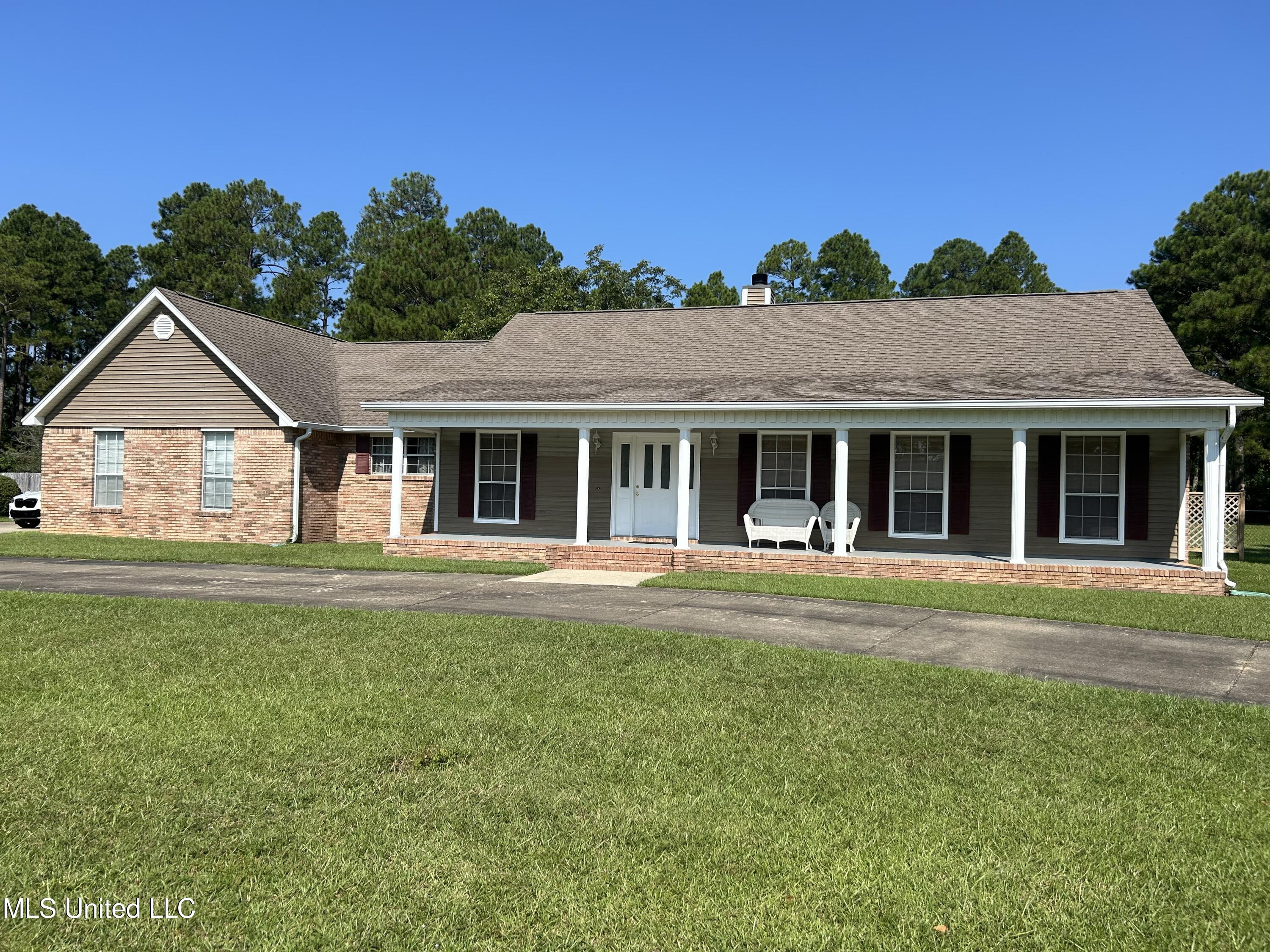 15367 Lorraine Road Biloxi, MS 39532 - Photo 1 of 6 IMG_2633