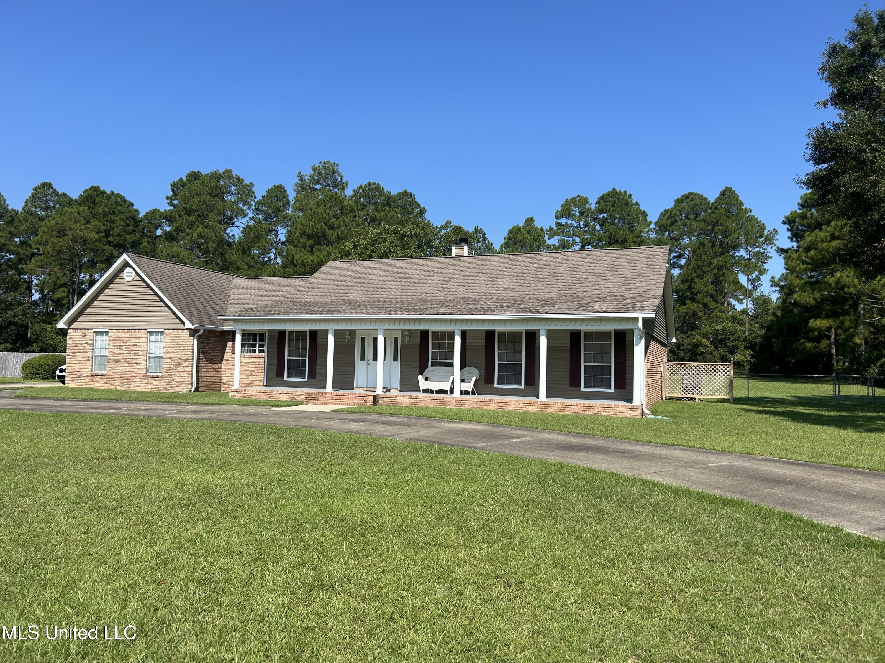 15367 Lorraine Road Biloxi, MS 39532 - Photo 2 of 6 IMG_2632
