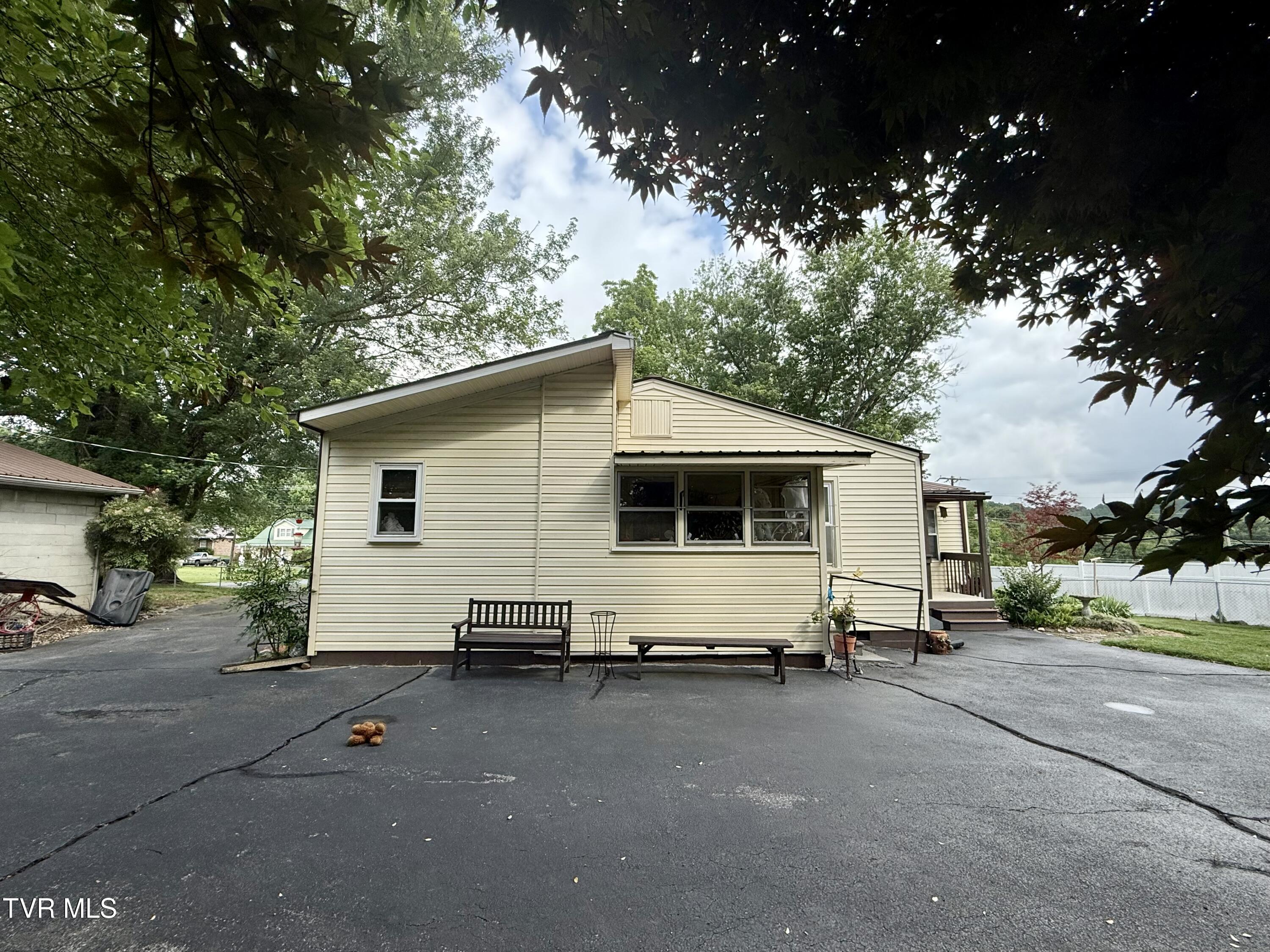 2931 Watauga Road Johnson City, TN 37601 - Photo 7 of 40 IMG_6371
