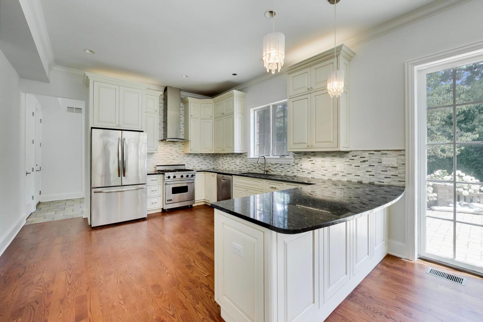 73 Locust Road Winnetka, IL 60093 - Photo 16 of 44