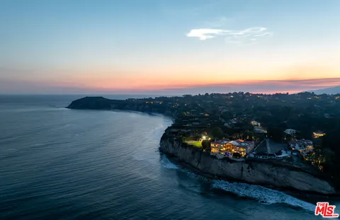 $90,000,000 | 28824 Cliffside Drive, Malibu, CA 90265