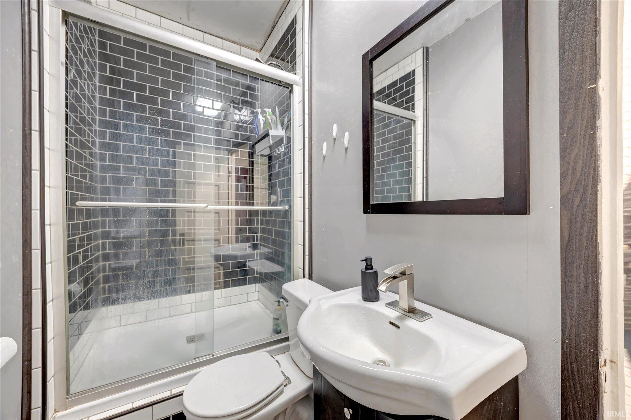 613 South Walnut Street Bloomington, IN 47401 - Photo 17 of 33